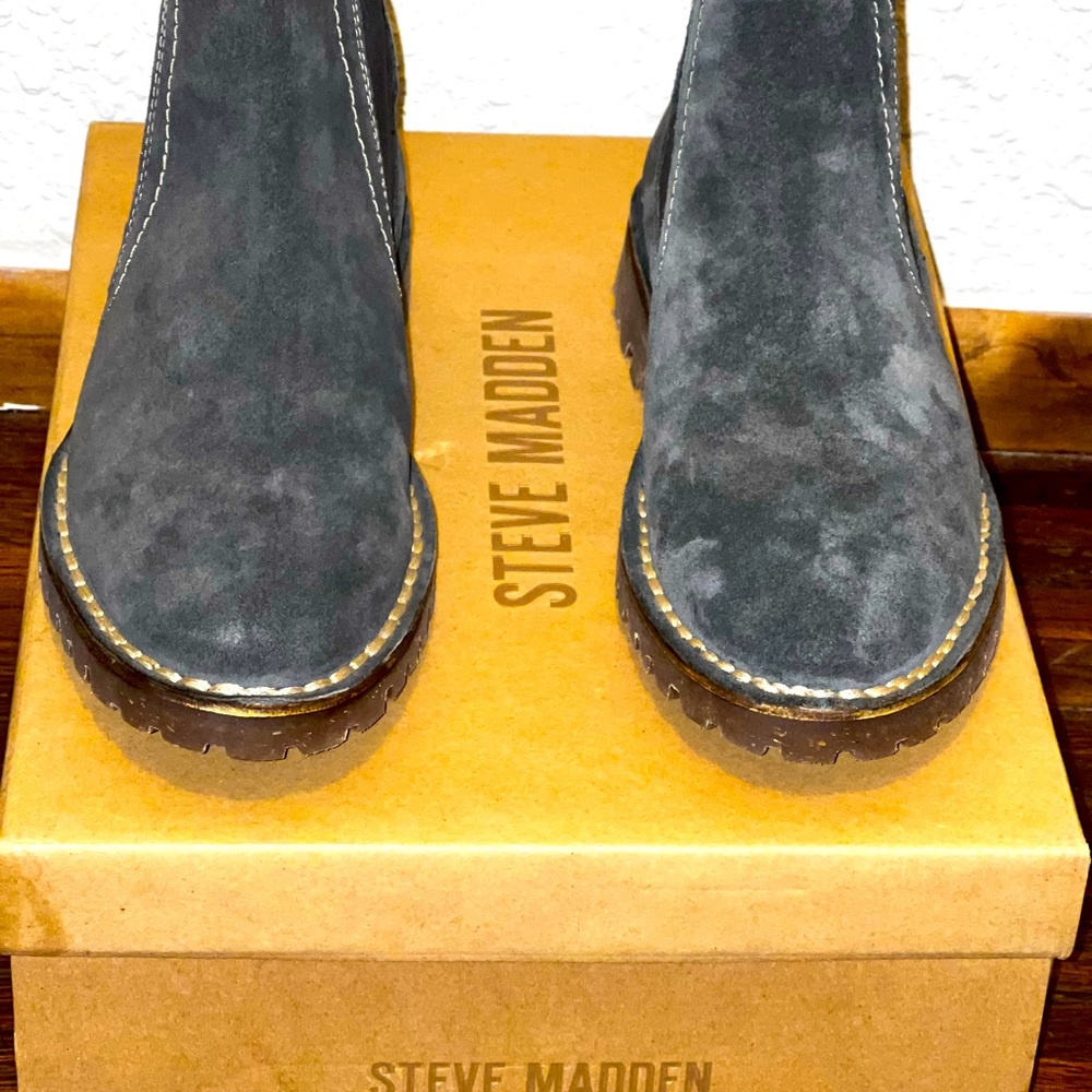 Classic Steve Madden Grey Suede slip-on boot; P-Jaxson size 7 men